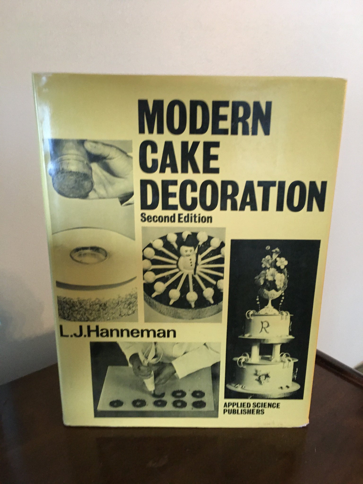 Modern Cake Decoration